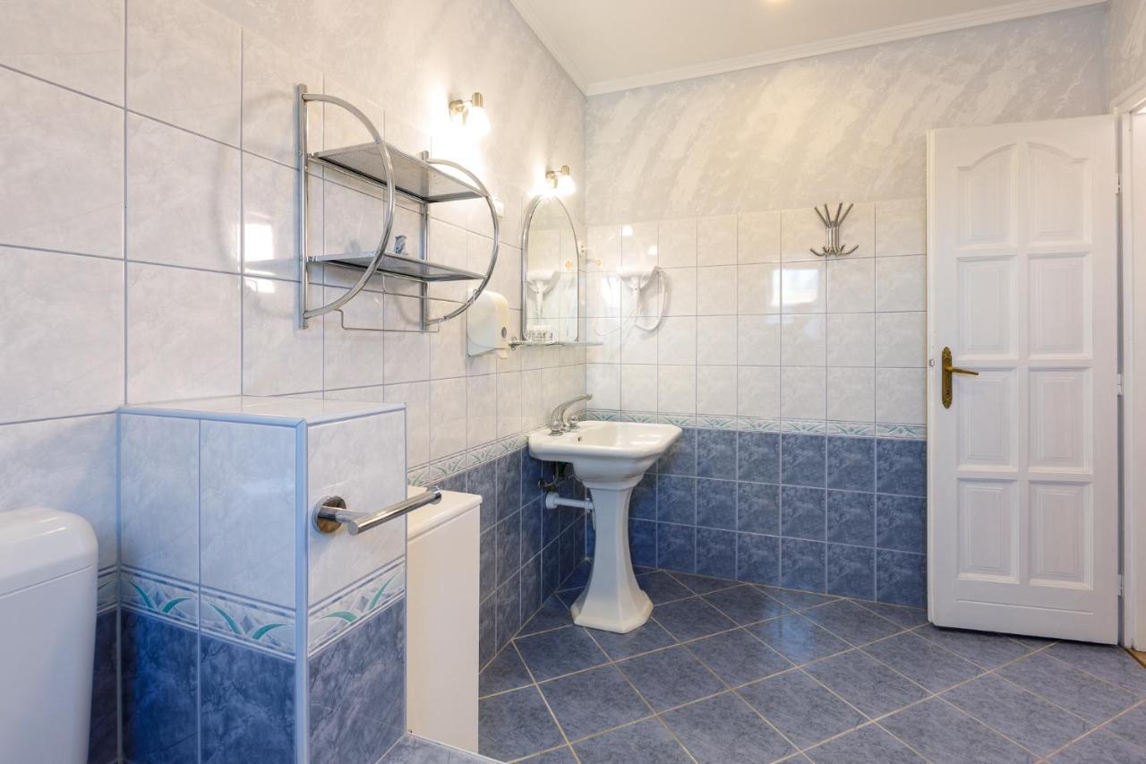 Central Apartman Gyula Buitenkant foto