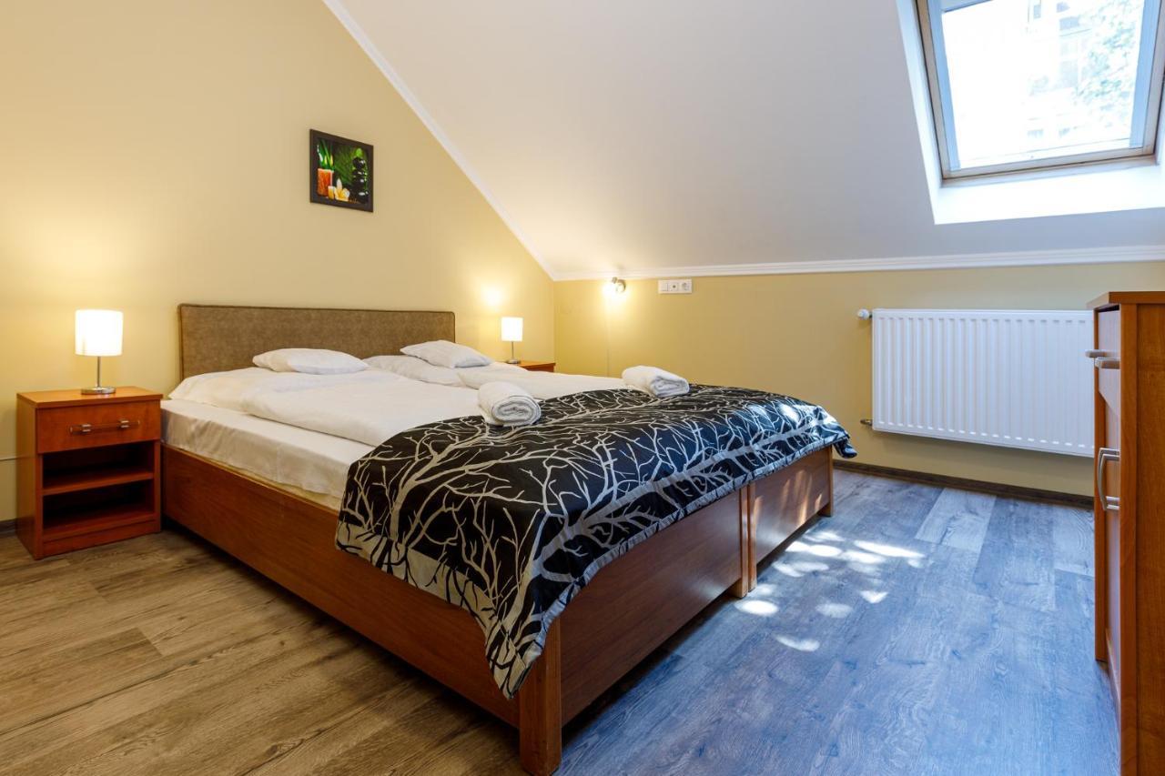 Central Apartman Gyula Buitenkant foto