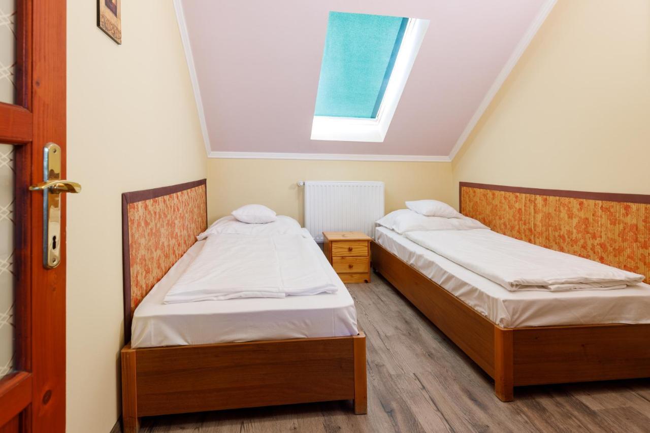 Central Apartman Gyula Buitenkant foto