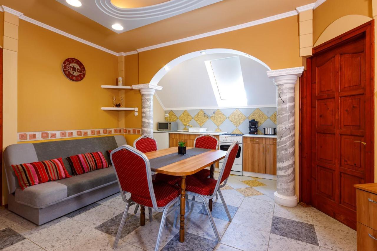 Central Apartman Gyula Buitenkant foto