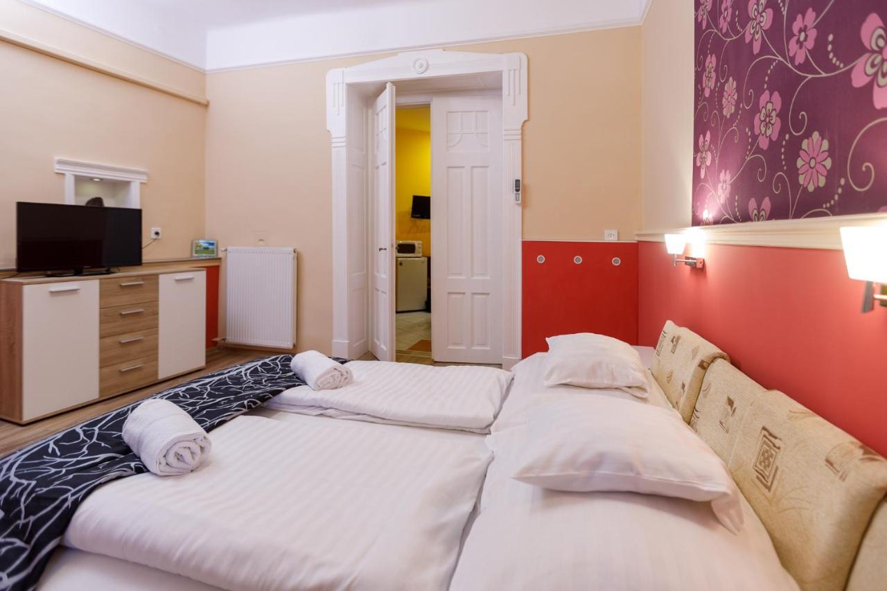 Central Apartman Gyula Buitenkant foto