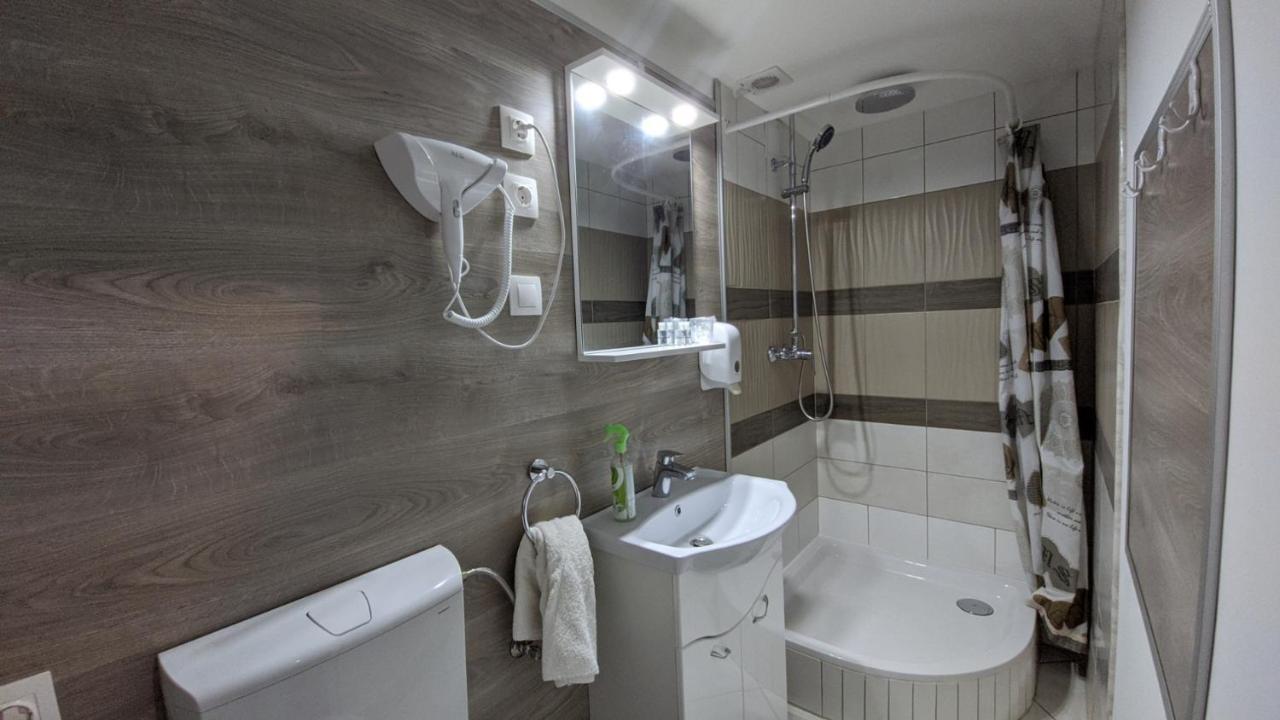 Central Apartman Gyula Buitenkant foto