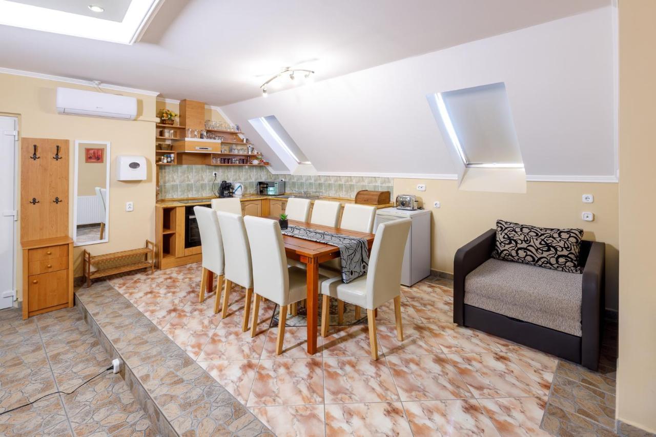 Central Apartman Gyula Buitenkant foto