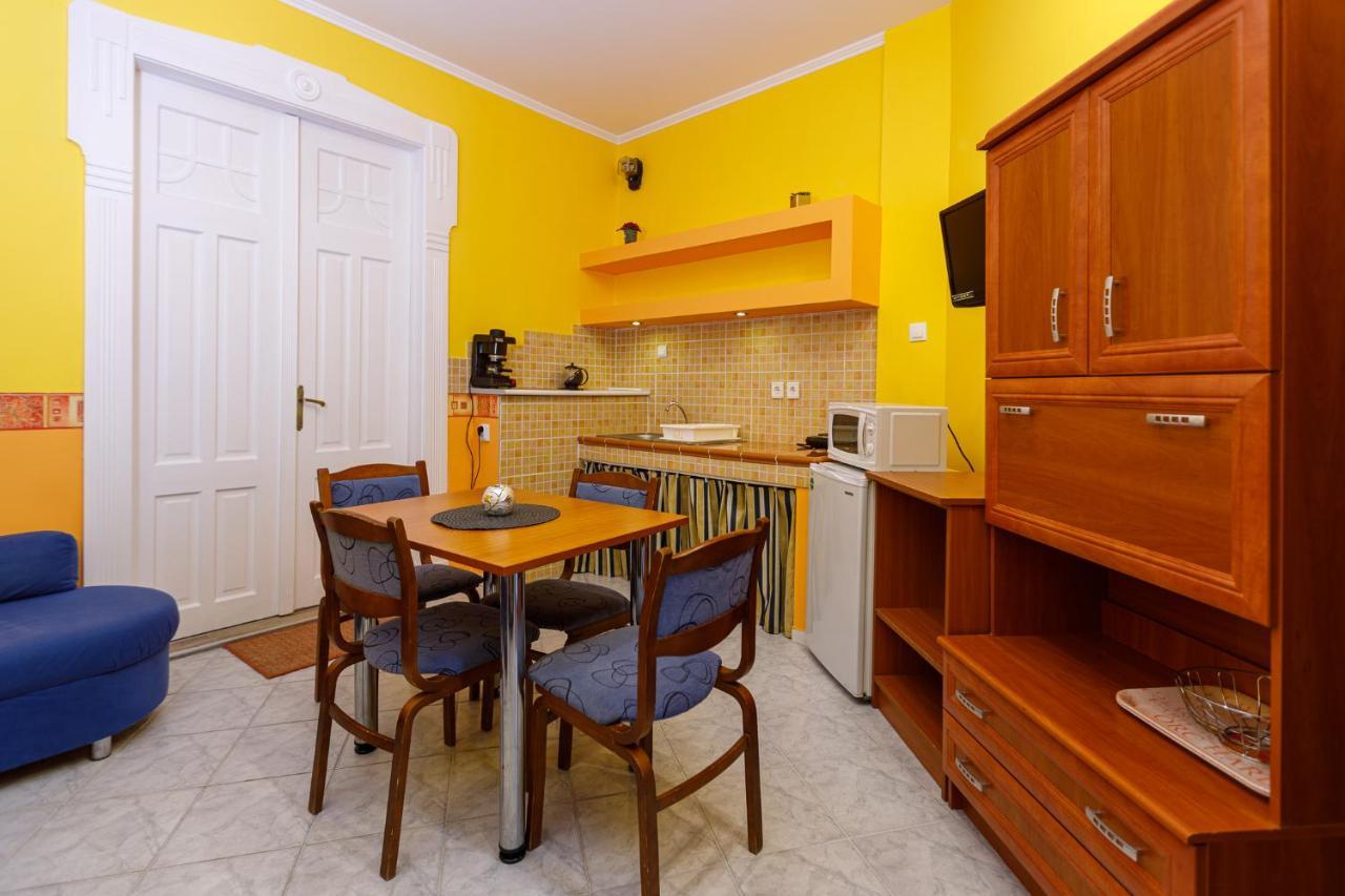 Central Apartman Gyula Buitenkant foto