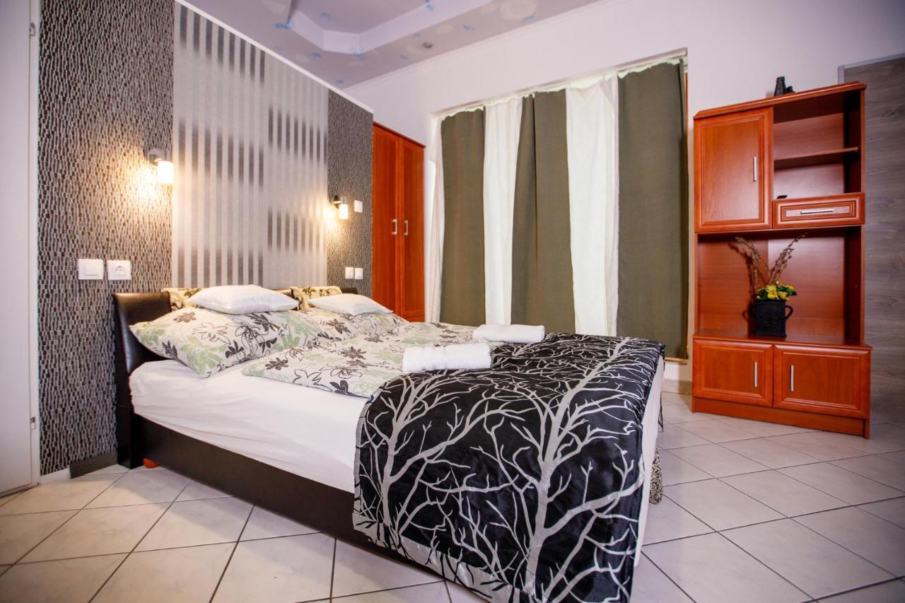 Central Apartman Gyula Buitenkant foto