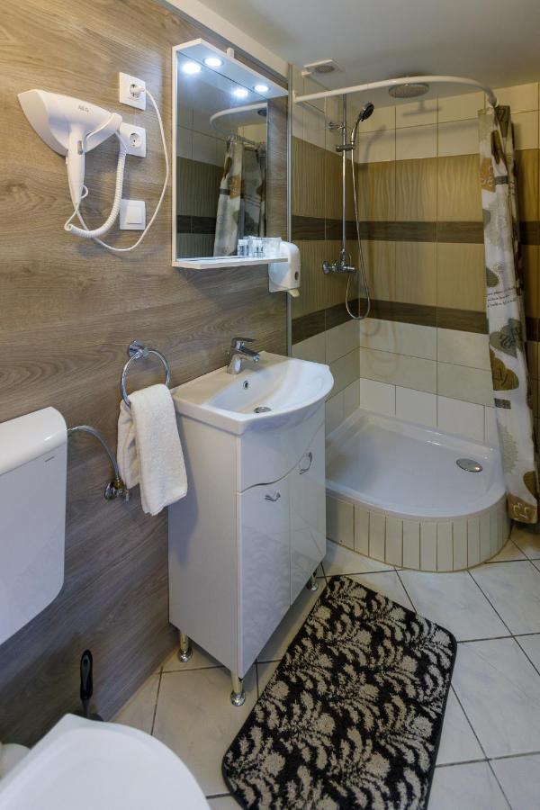 Central Apartman Gyula Buitenkant foto