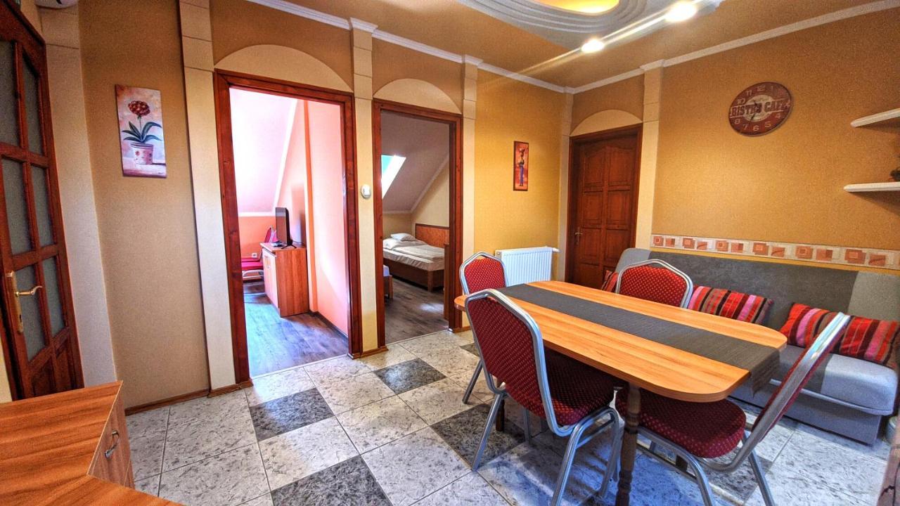 Central Apartman Gyula Buitenkant foto