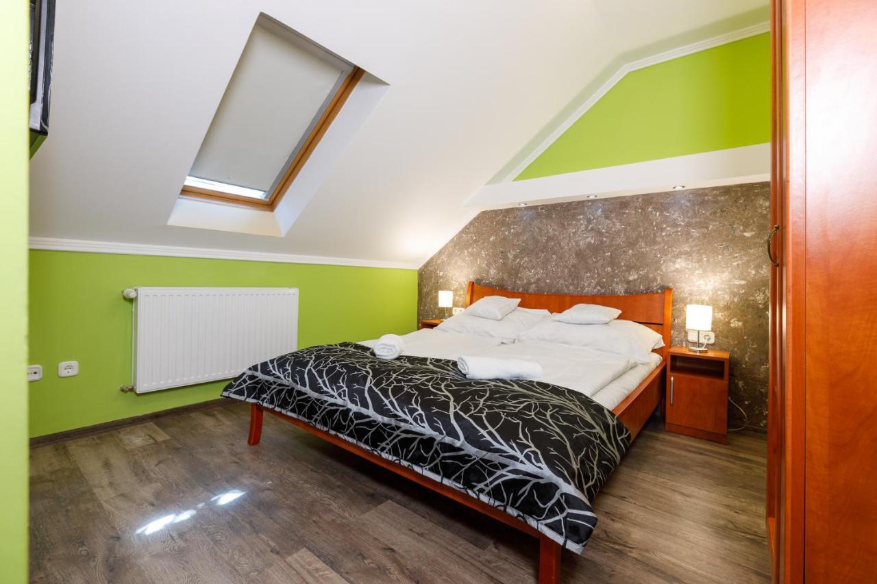Central Apartman Gyula Buitenkant foto
