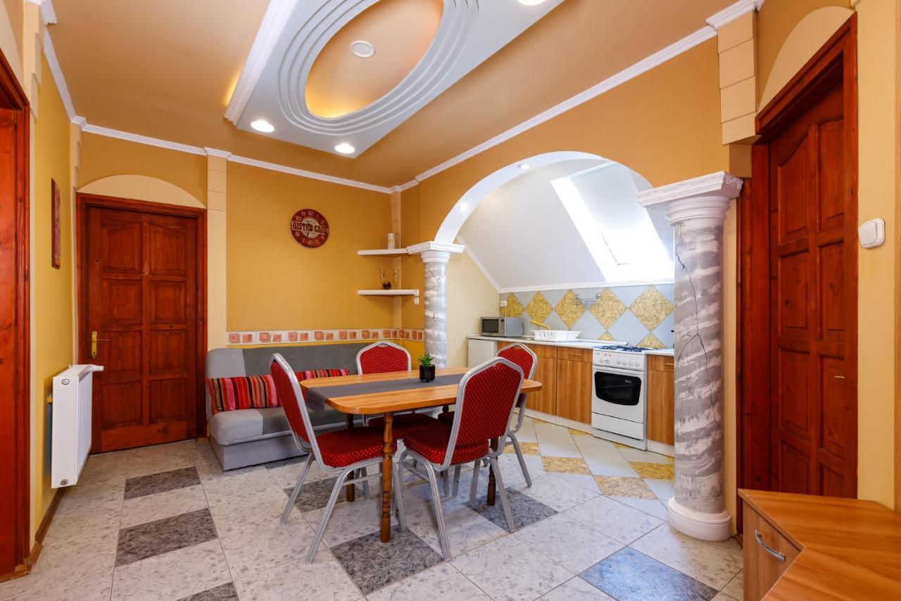 Central Apartman Gyula Buitenkant foto