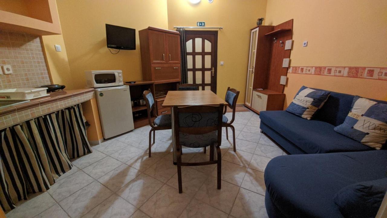 Central Apartman Gyula Buitenkant foto