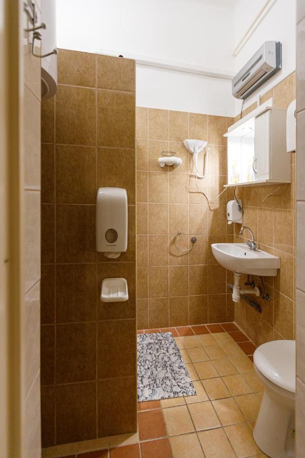 Central Apartman Gyula Buitenkant foto