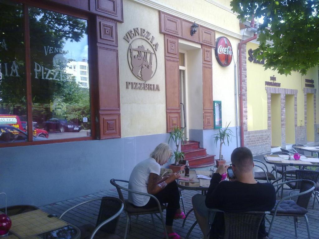 Central Apartman Gyula Kamer foto